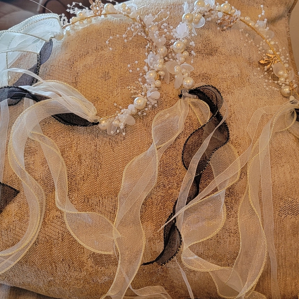 2 Flowergirl Tierras and Baskets  & 3 New in-Bag Flower Petals